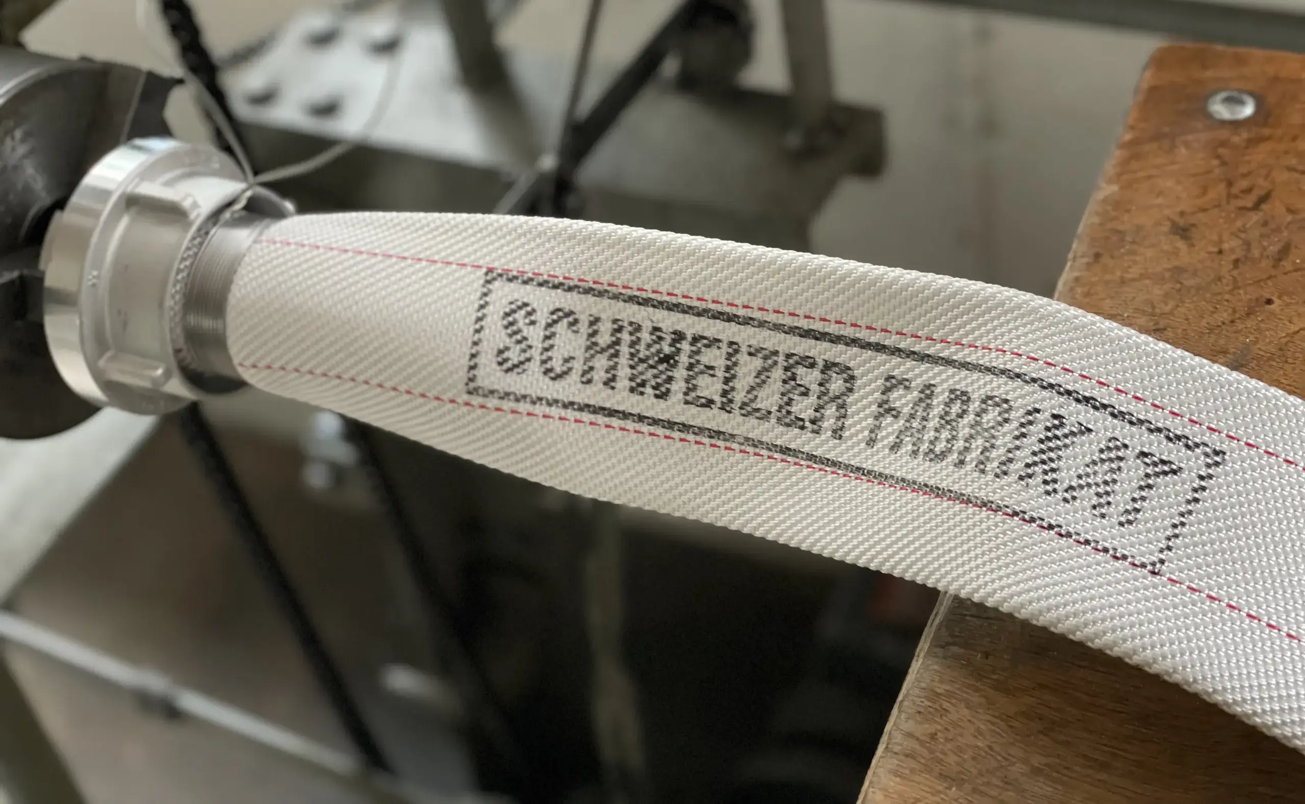 Feuerwehrschlaucch Diolen ES weiss – ein Schweizer Fabrikat, hergestellt in der Region Schaffhausen